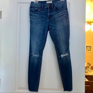 Madewell Skinny Skinny distressed jeans in size 27